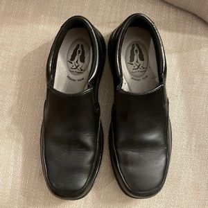 Hush Puppies 5.5 M boys dress shoes like new